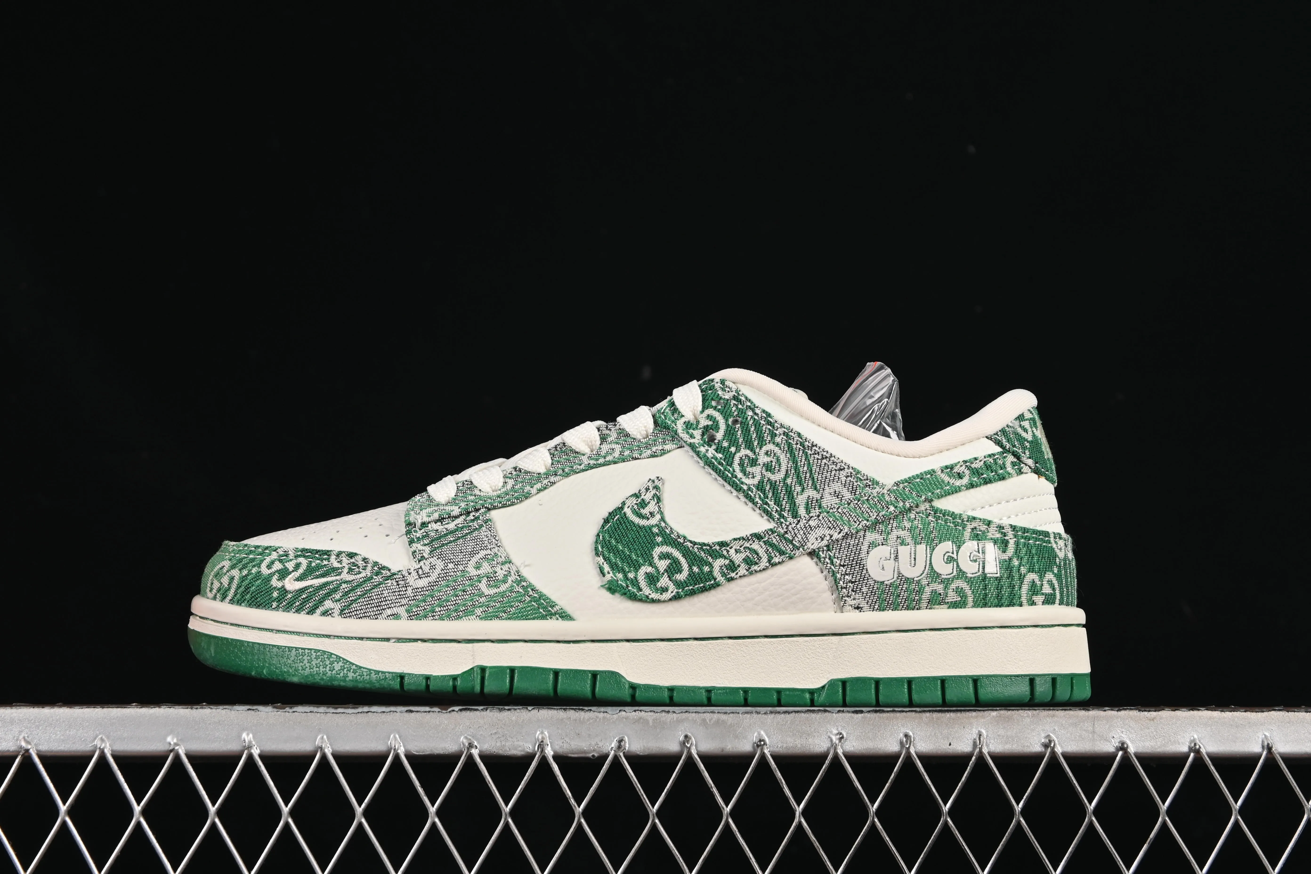 All Categories Nk SB Dunk Series Nk SB Dunk Low High-end Customized Low-top Shoes Nike SB Dunk Low Gucci Co-branded Gray Green Denim Anniversary High-end Customized Low-top Casual Shoes SC9207-420